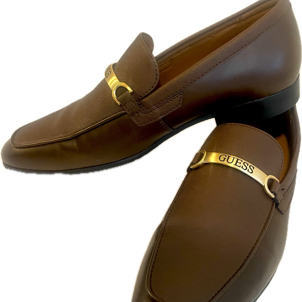 Casual brown Guess loafers with chrome plate